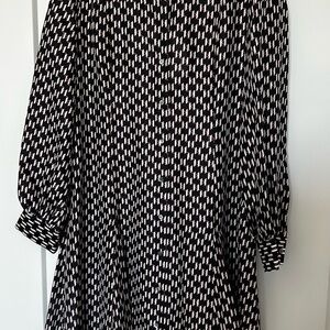 Karl Lagerfeld Black & White Houndstooth-Style Long Sleeve Dress (100% Silk)